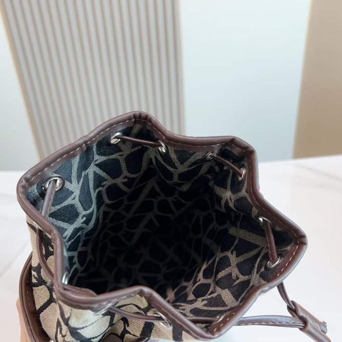 Valentino Garavani La Cinquième Bucket Bag